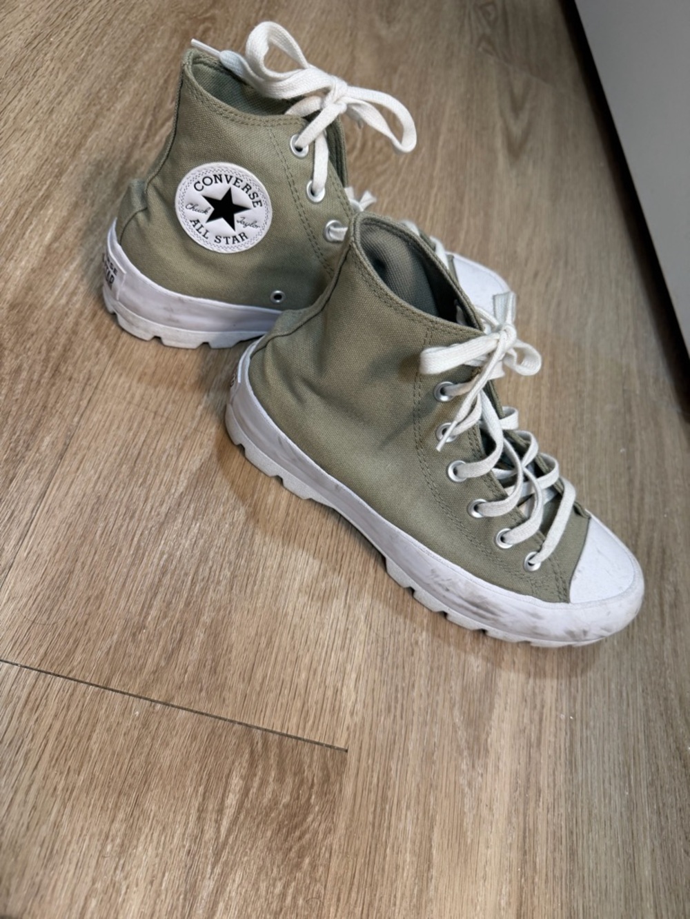 Converse - Picture 2 of 6